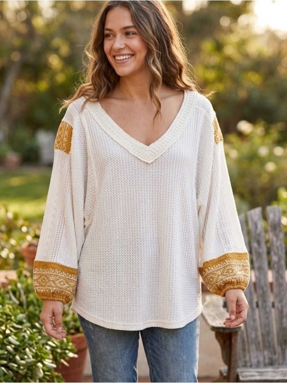 Kori | White & Gold V-Neck Waffle Top | Sz M